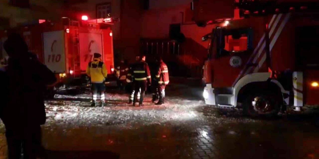 Yanan ayakkabılık bina sakinlerini sokağa döktü