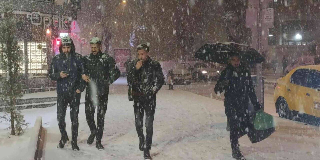 Van’da kar yağışı