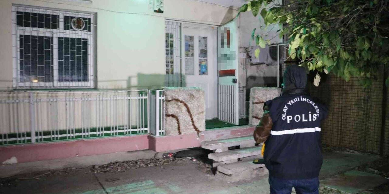 Adana’da masaj salonunda bıçaklı kavga: 2 yaralı