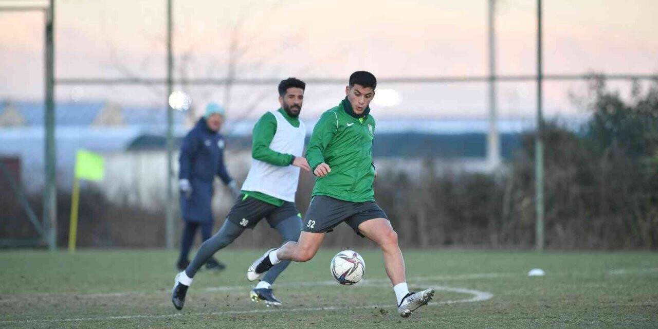 Bursaspor, Antalya kampında çift kale maç yaptı
