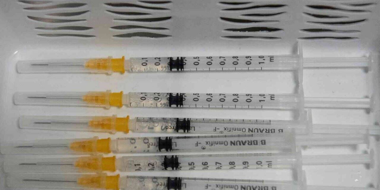 Polonya’da 12-15 yaş grubuna 3. doz aşı uygulaması yarın başlıyor