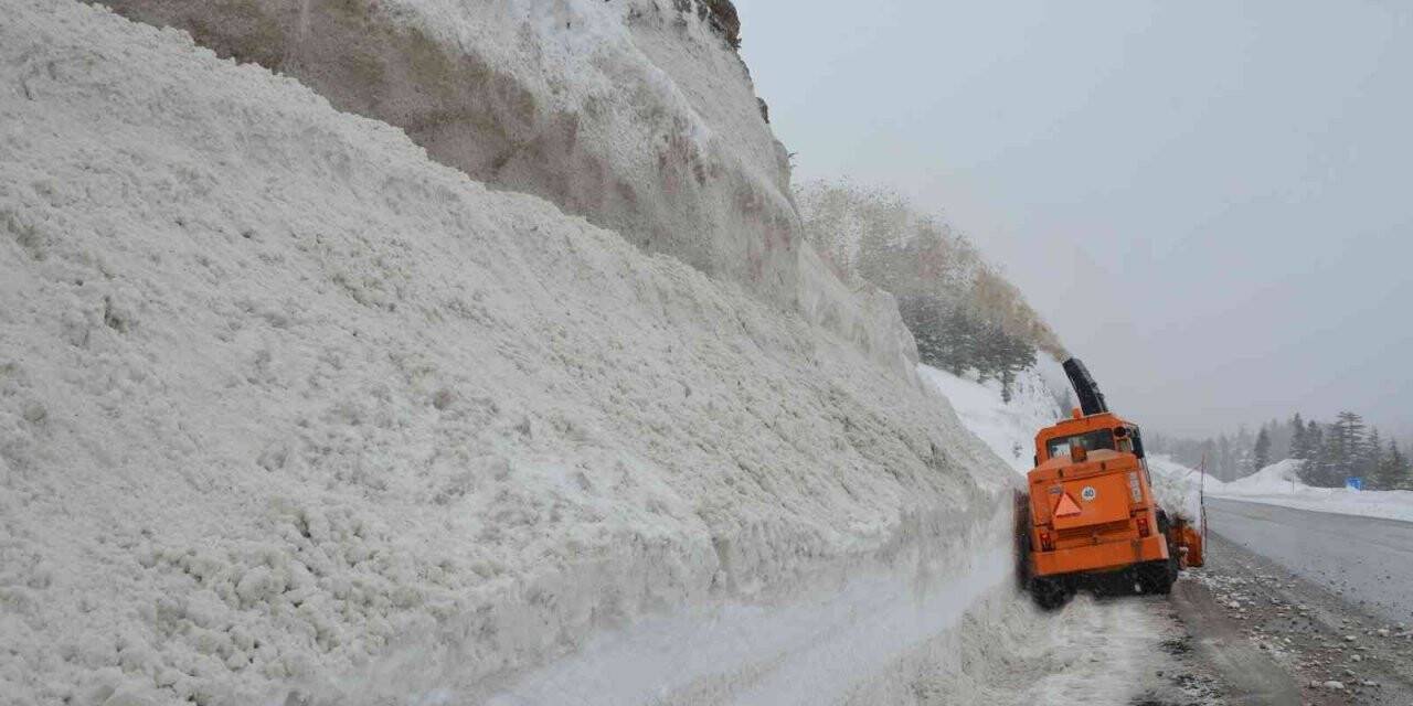 Konya-Antalya yolunda kar temizliği