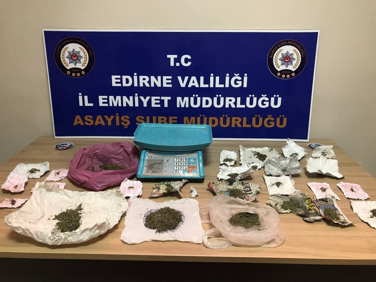Zehir taciri, satışa hazır haldeki uyuşturucularla kıskıvrak yakalandı