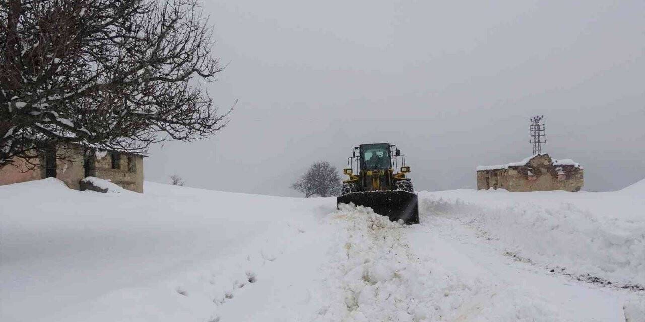 Bingöl’de 79 köy yolunun ulaşıma açılması için çalışmalar sürüyor