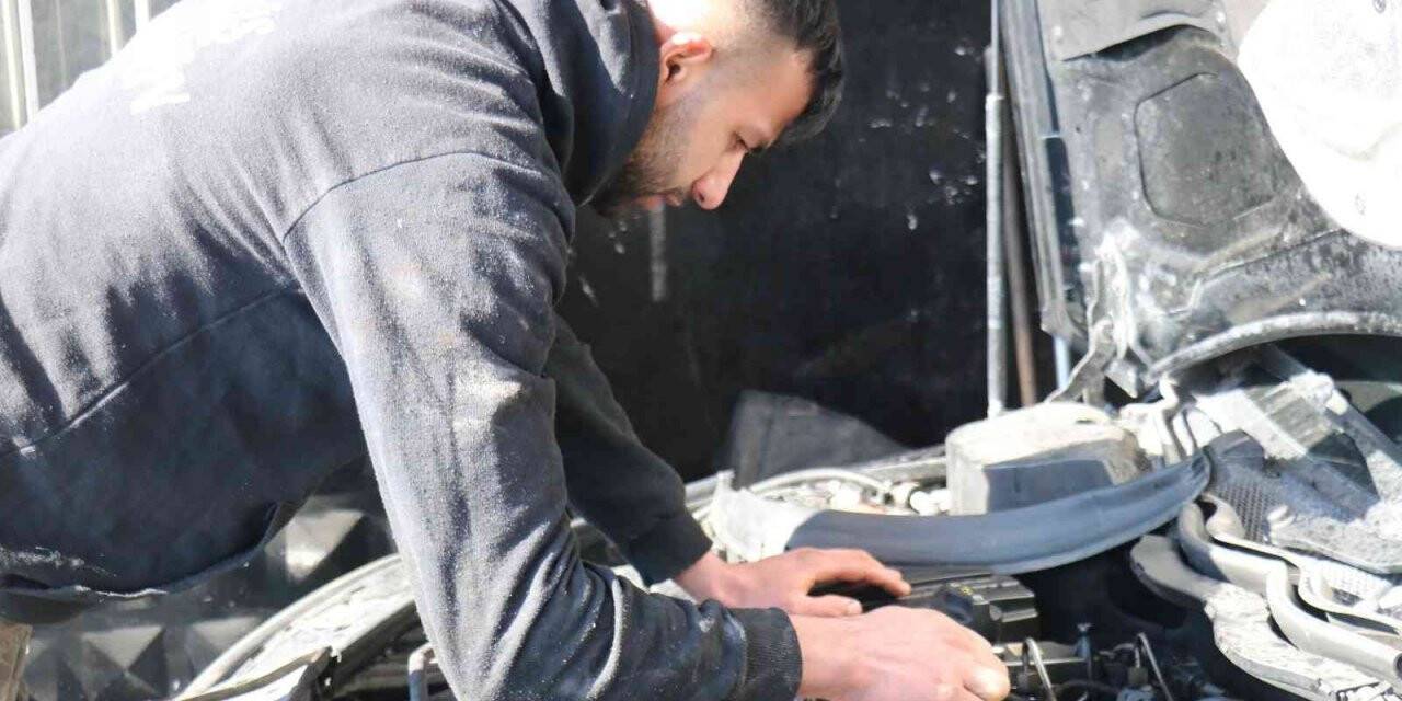 Malatya’daki oto sanayilerde kar yoğunluğu