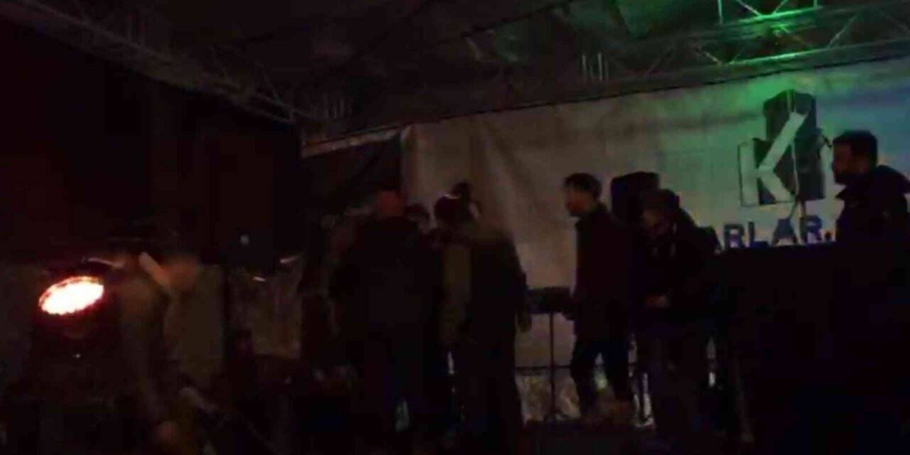 14. Ayder Kar Festivali’nde alkollü şahıs sahneye atlayınca ortalık karıştı