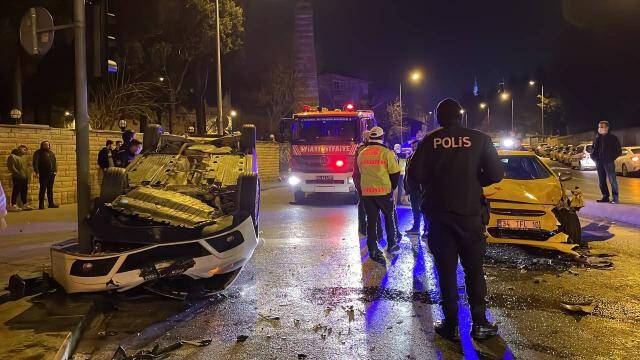 Takla atan otomobil taksiye çarptı: 1 yaralı