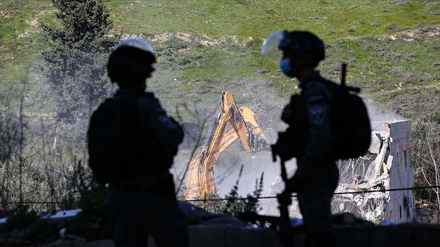 İsrail askerleri Batı Şeria'da Filistinli ailenin evini yıktı