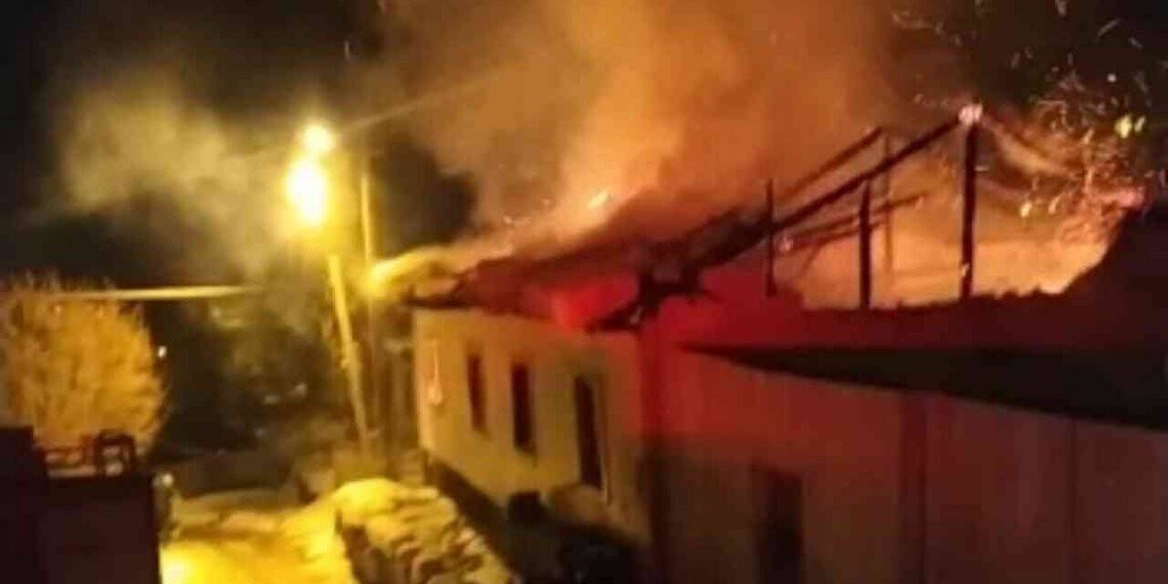 İnegöl’de tek katlı ev alev alev yandı
