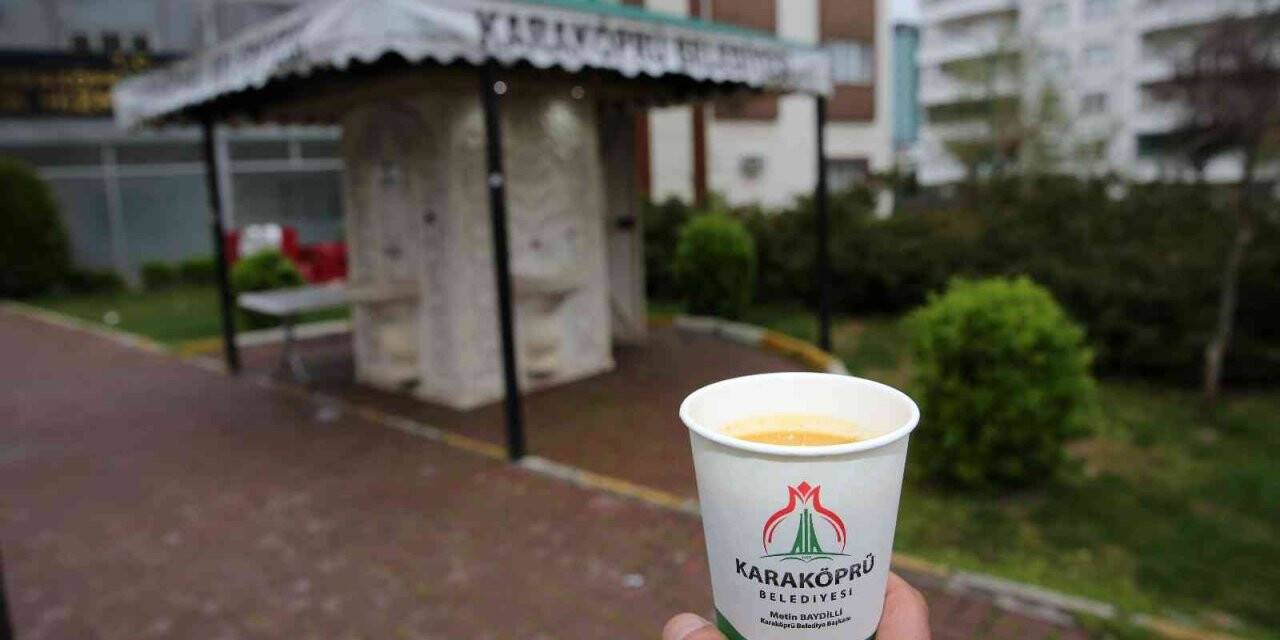 Çeşmeden vatandaşlar için sıcak çorba akıyor