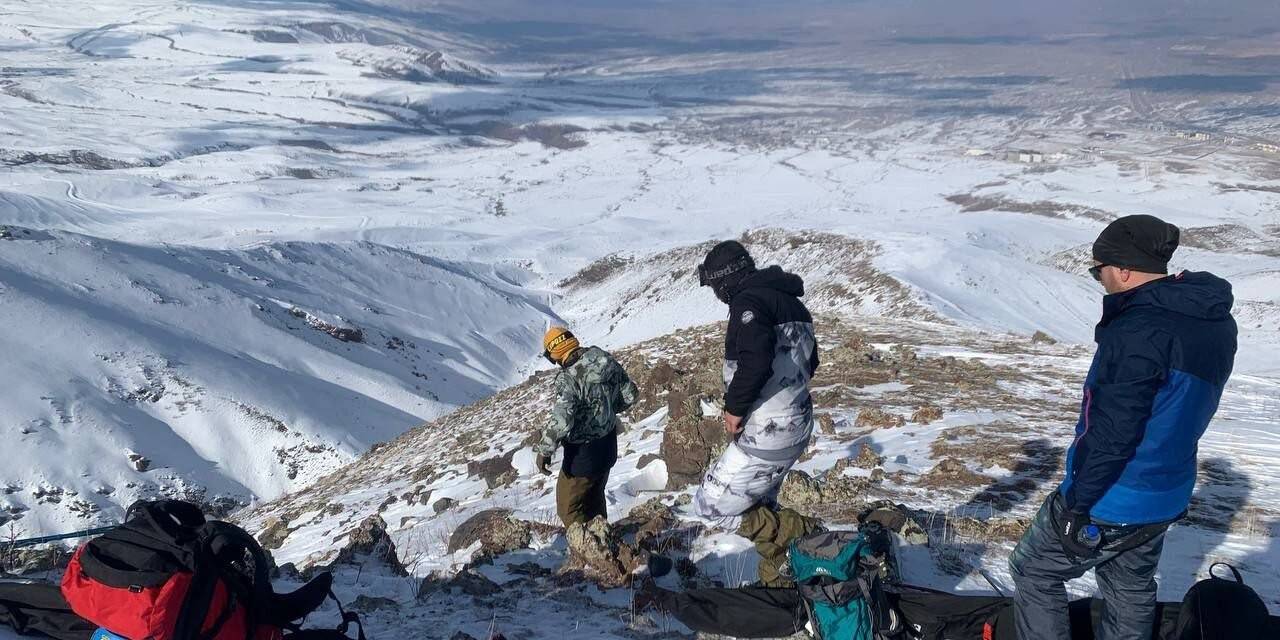 Iğdır dağlarında snowboard keyfi