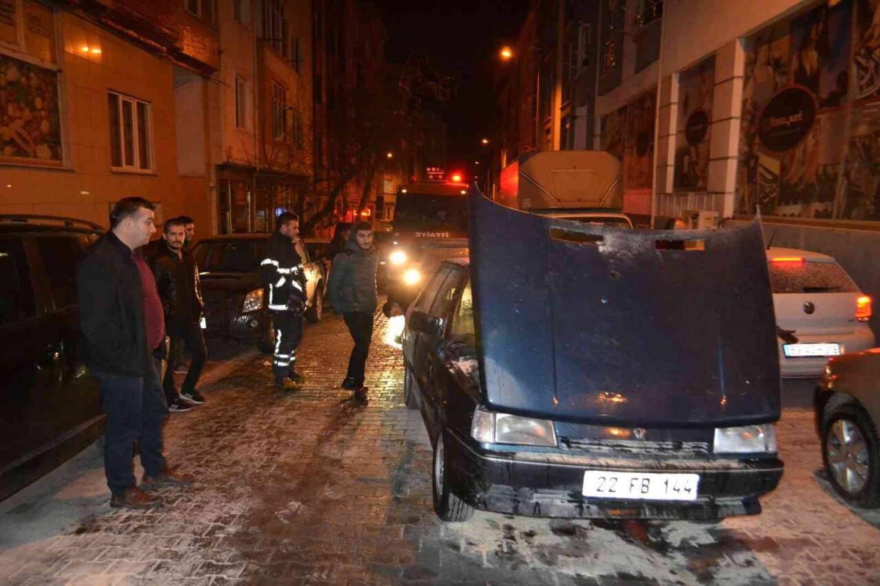 Aracı yandı, üzüntüden “Garibin bir arabası vardı, şimdi o da yok” dedi