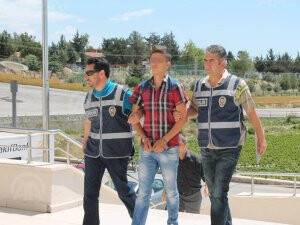Kız Öğrenciye Okul Yolundaki Silahlı Saldırı