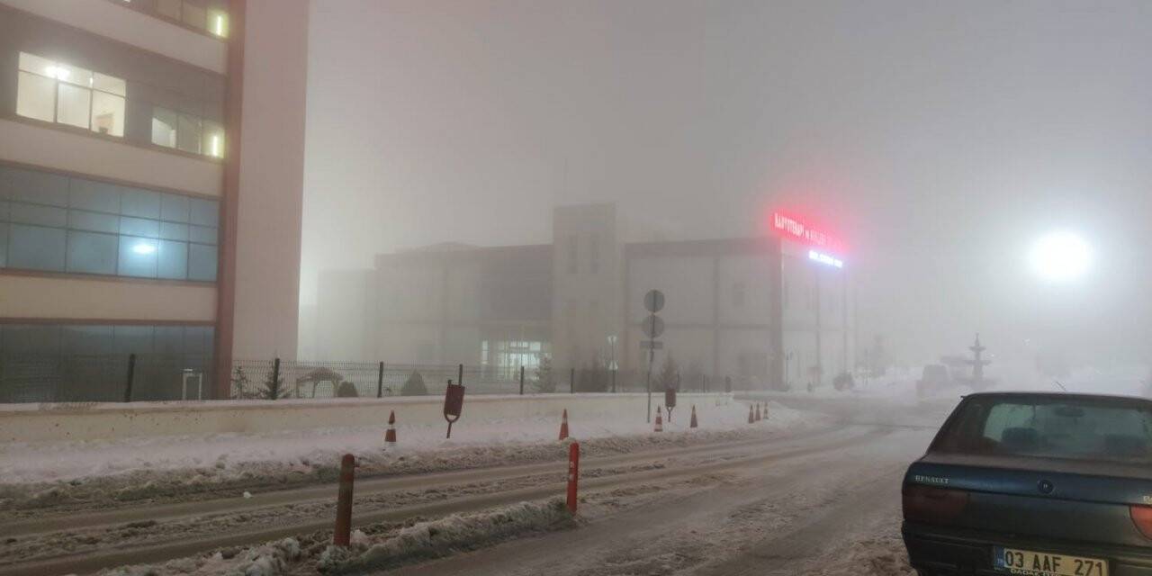 Afyonkarahisar’da sis etkili oldu