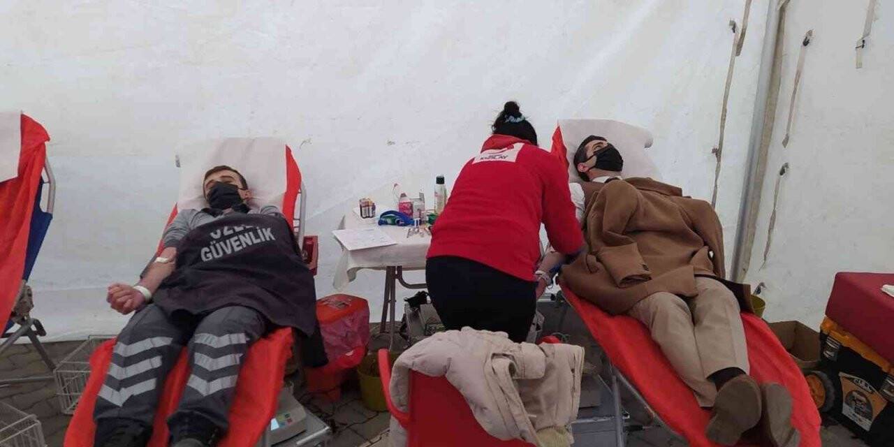 İl Göç İdaresi Müdürlüğünden kan desteği