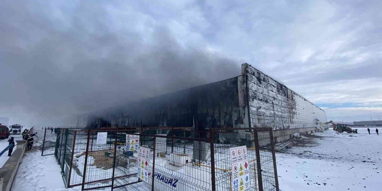 Niğde’de kablo fabrikasında yangın