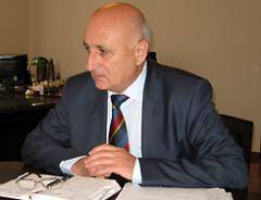 Lakerbaya istifa etti