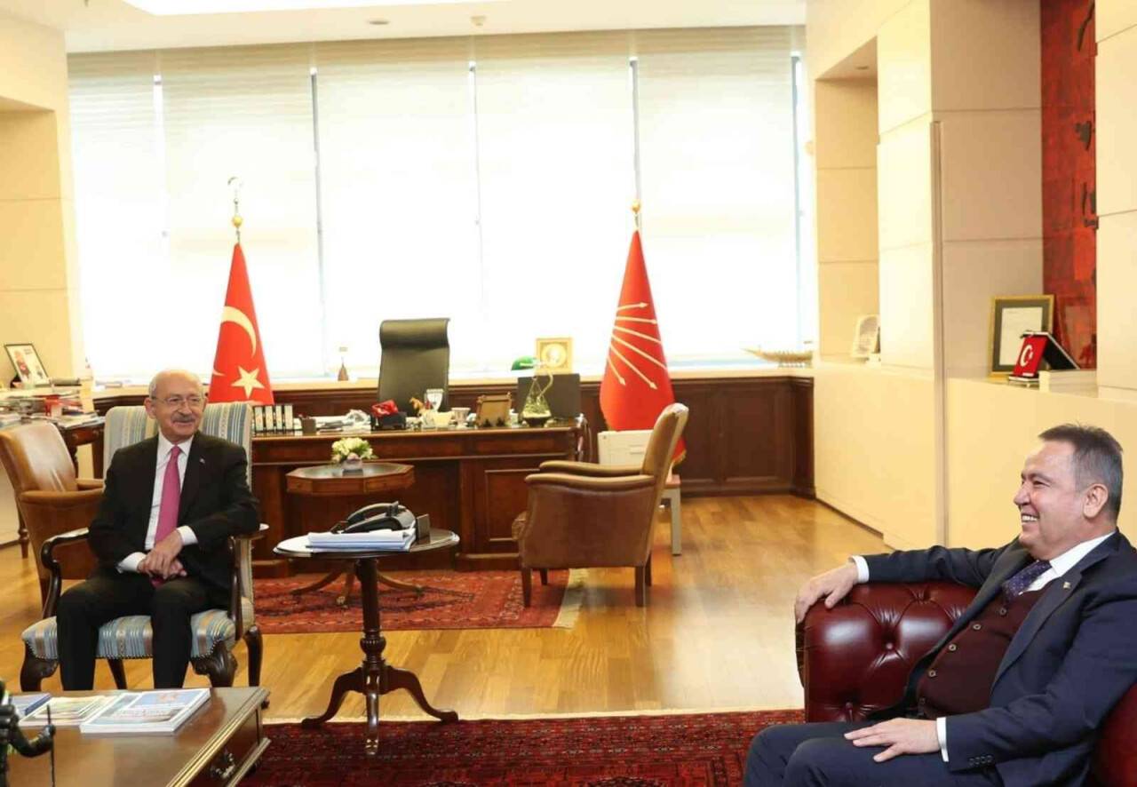 Başkan Böcek CHP Genel Başkanı Kılıçdaroğlu ve Sağlık Bakanı Koca’yı ziyaret etti