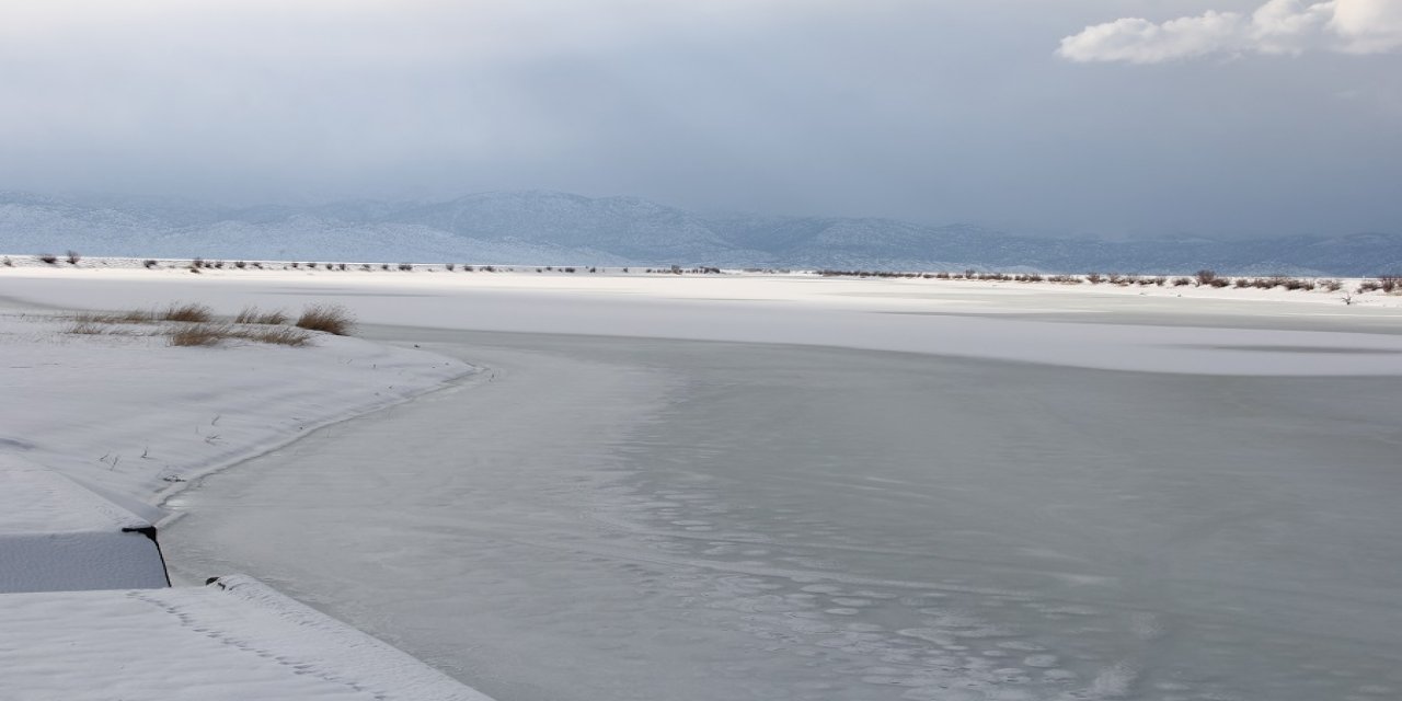 Karın erimesiyle Suğla Gölü'nde su seviyesi yükseldi