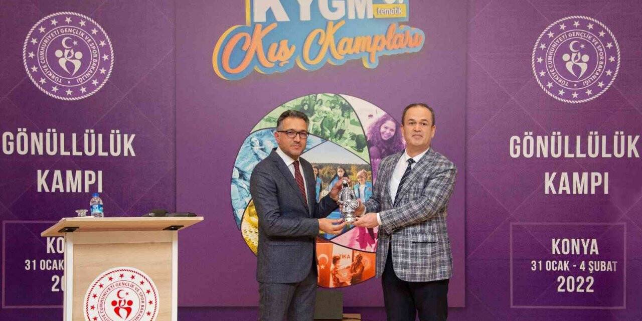 Rektör Aksoy, Gönüllülük Kampı’nda gençlerle buluştu