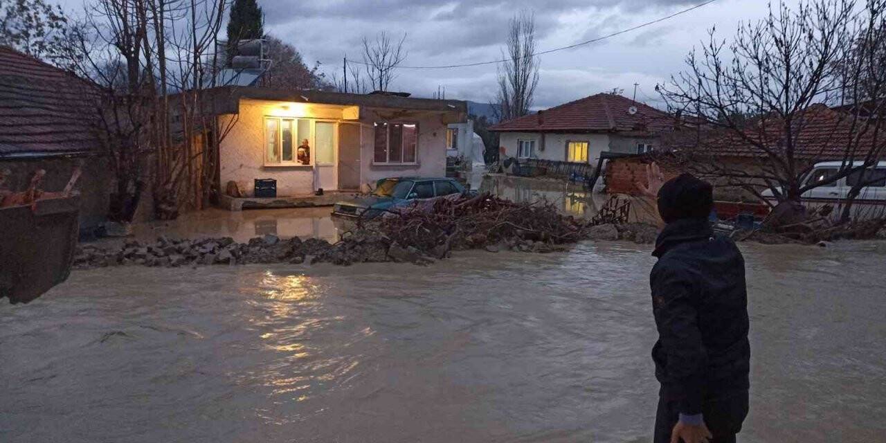 Selin vurduğu Sarayköy’de evleri su bastı