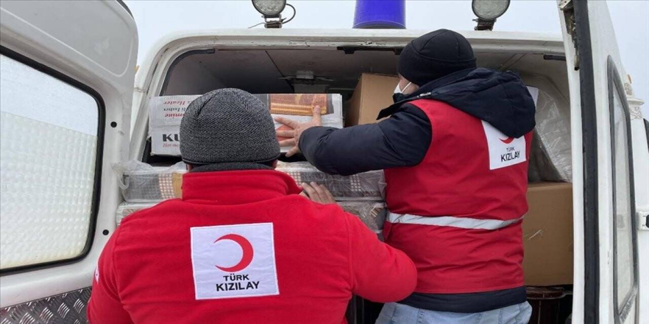 Türk Kızılay, kara kışla mücadele edilen köylere ve göçerlere yardım ulaştırıyor