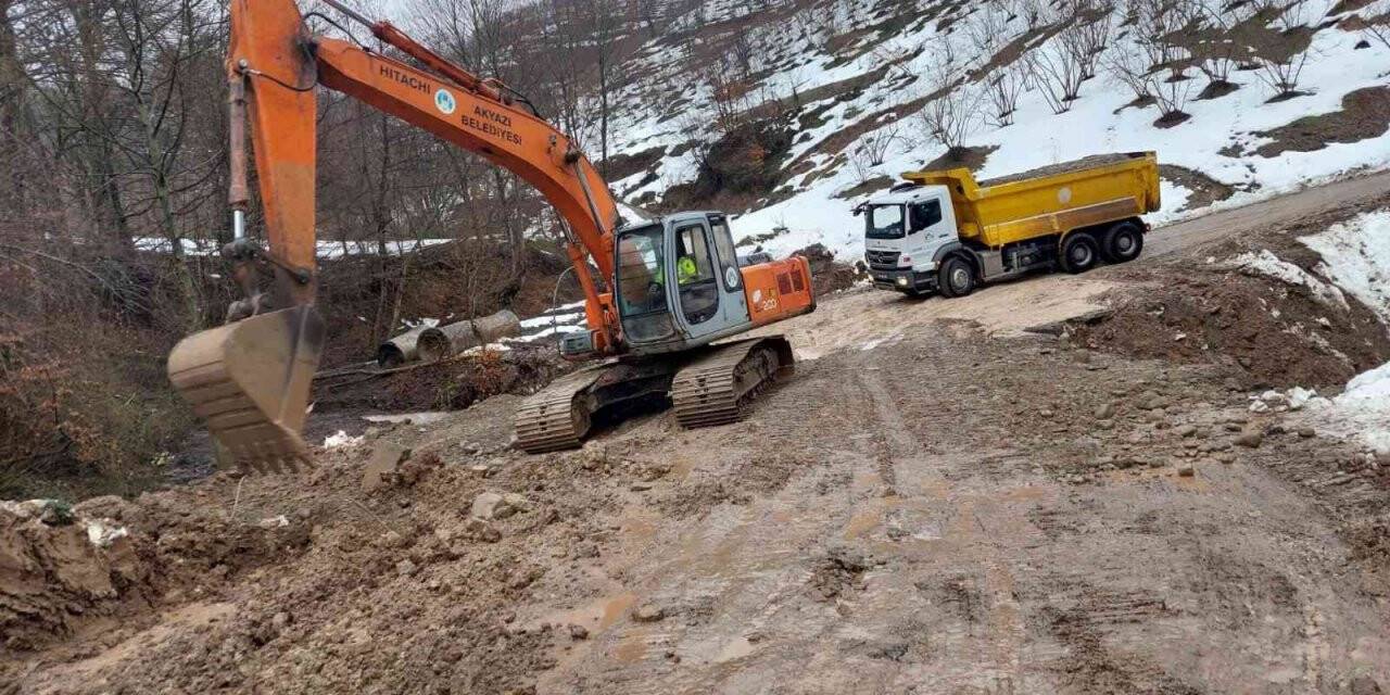 Eriyen kar heyelana sebep oldu