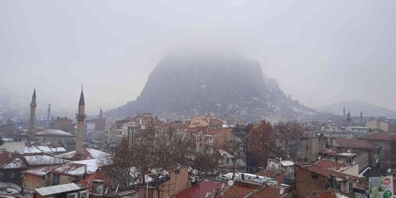Afyonkarahisar’da kar yağışı başladı