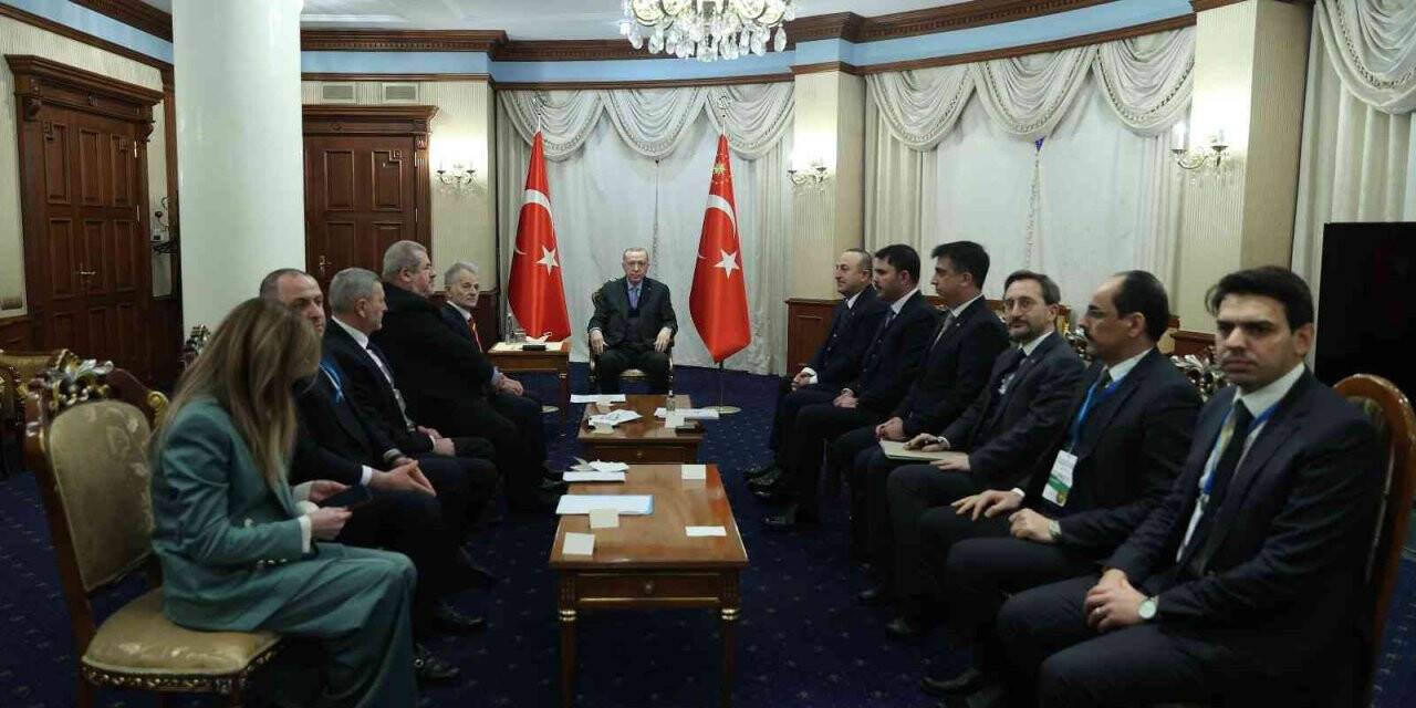 Cumhurbaşkanı Erdoğan, Kiev’de Kırım Tatar heyetini kabul etti