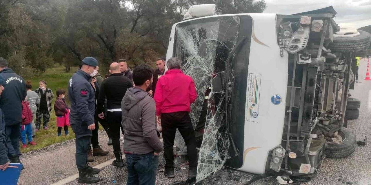 Öğrencilerin bulunduğu minibüs kaza yaptı: 12 yaralı