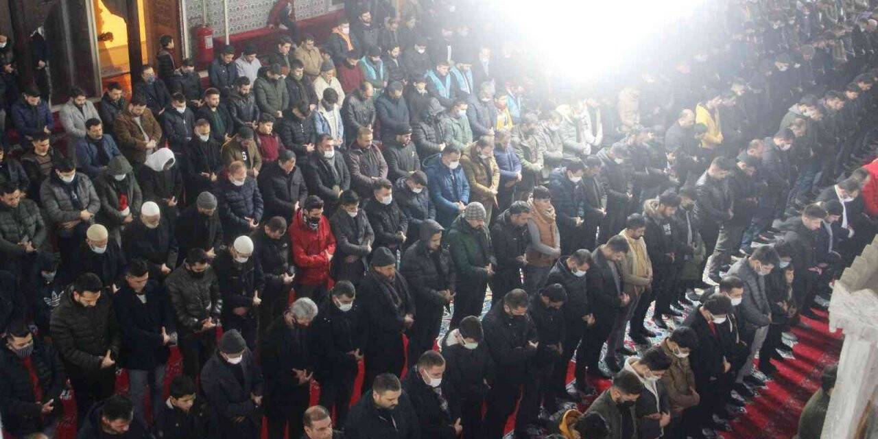 Balıklıgöl’de kandil coşkusu