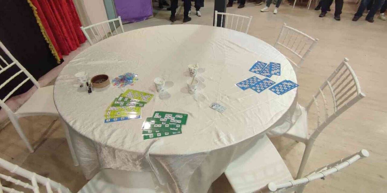 Düğün salonunda ‘kandil günü’ kumar oynarken yakalandılar