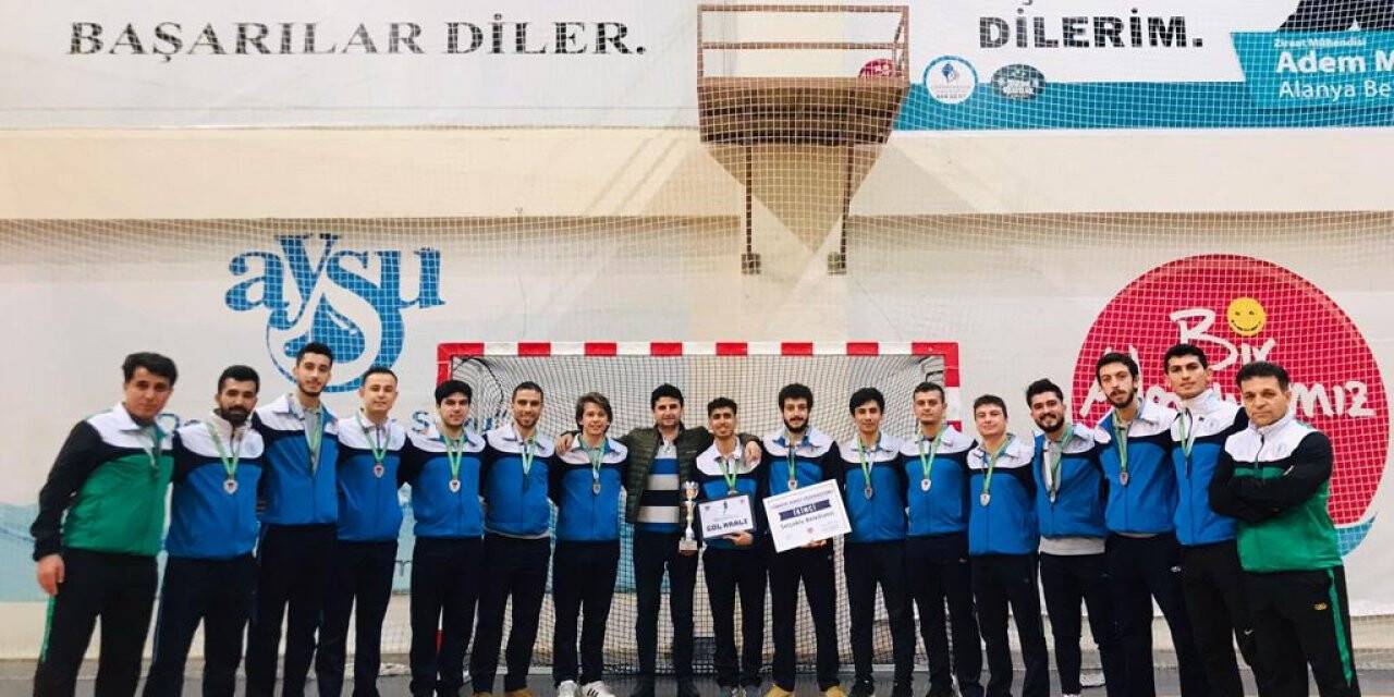 Selçuklu Belediyespor Salon Hokey Takımı ikinci oldu