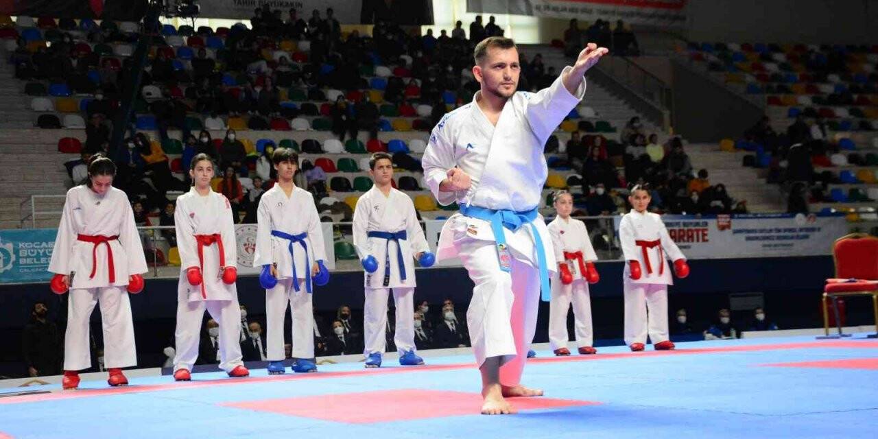 Türkiye Büyükler Karate Şampiyonası’nın açılış seremonisi yapıldı