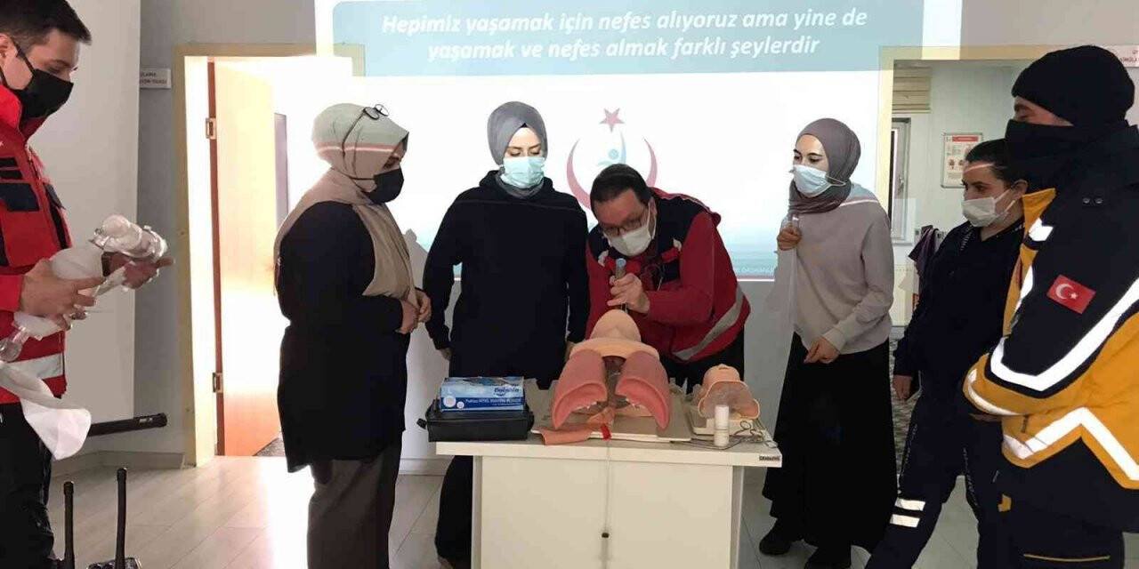 Bitlis’te ambulans servisi personellerine temel modül eğitimi verildi