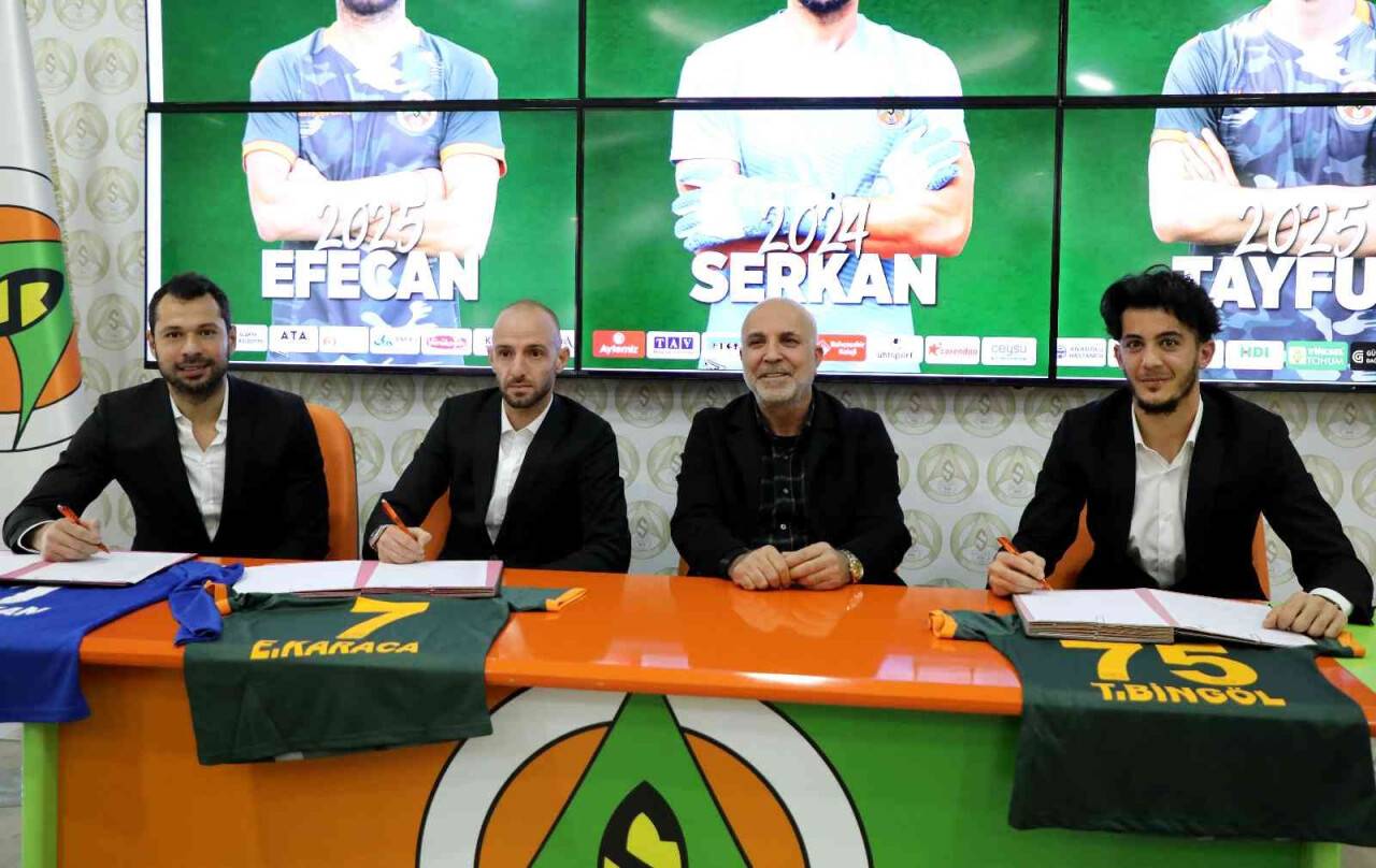 Alanyaspor, Efecan, Tayfur ve Serkan ile sözleşme yeniledi