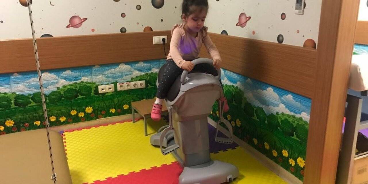 Elazığ’da Serabral Palsi hastası çocuklar ’Duyu bütünleme terapi odasında’ tedavi ediliyor