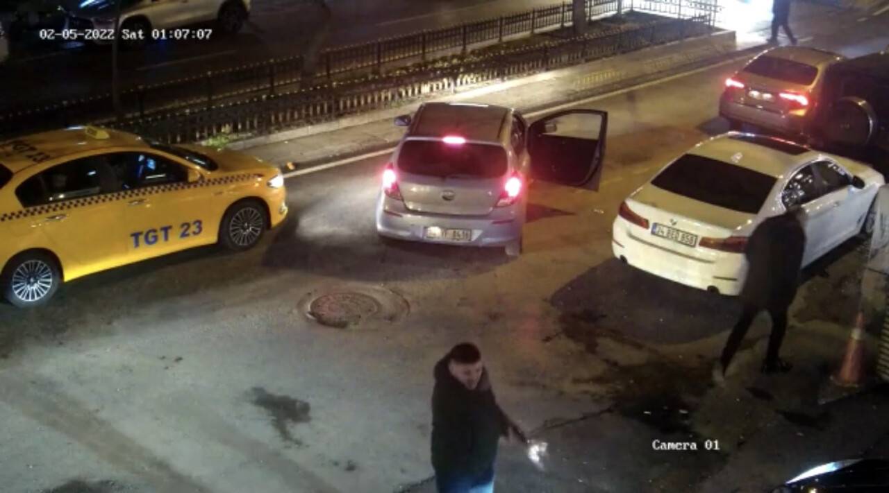 Bebek’te ünlü kafeteryaya silahlı saldırı kamerada: Geçen ay işine son verilmiş
