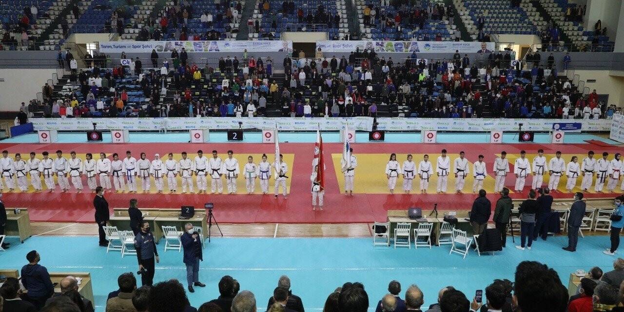 906 sporcunun katıldığı Judo Şampiyonası’nın açılış seremonisi gerçekleştirildi