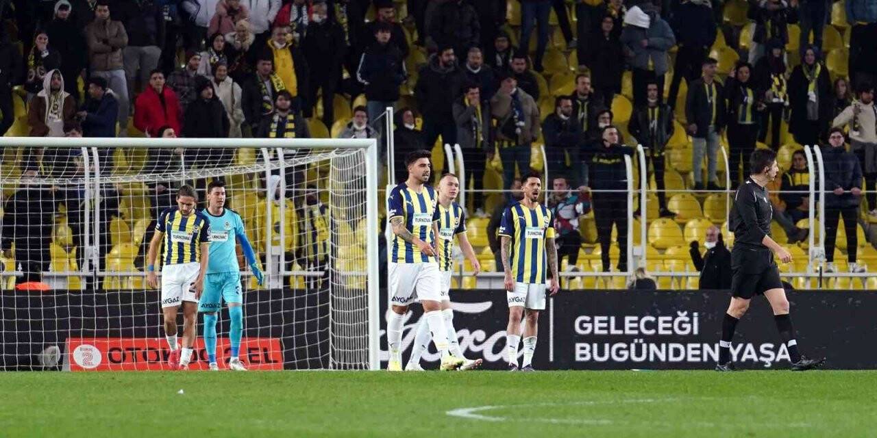 Spor Toto Süper Lig: Fenerbahçe: 0 - Medipol Başakşehir: 1 (Maç sonucu)