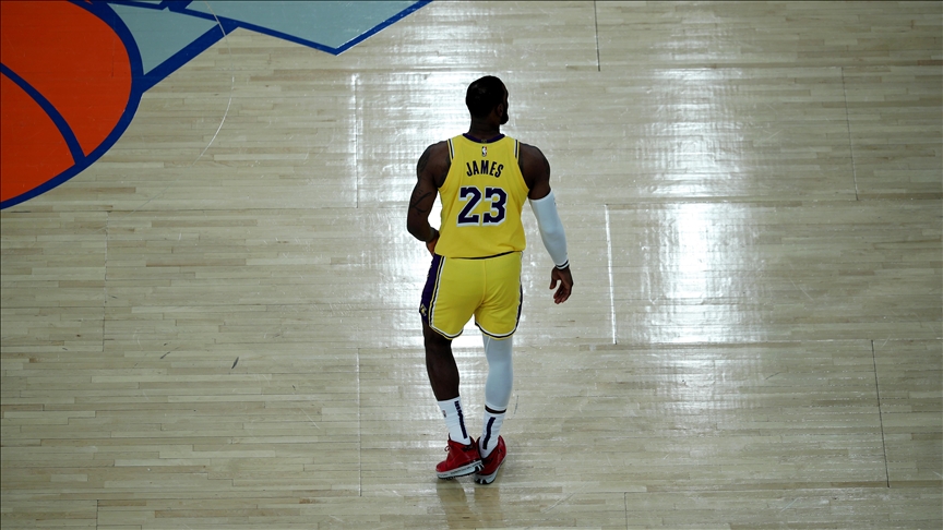 Lakers, LeBron James'in "triple-double" yaptığı maçta Knicks'i yendi