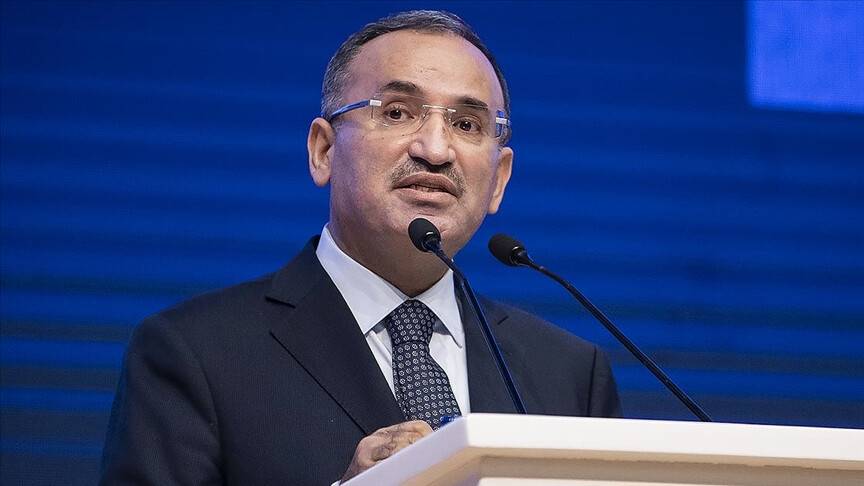 Adalet Bakanı Bozdağ'dan, Cumhurbaşkanı Erdoğan'a yönelik hakaret içeren paylaşımlara tepki