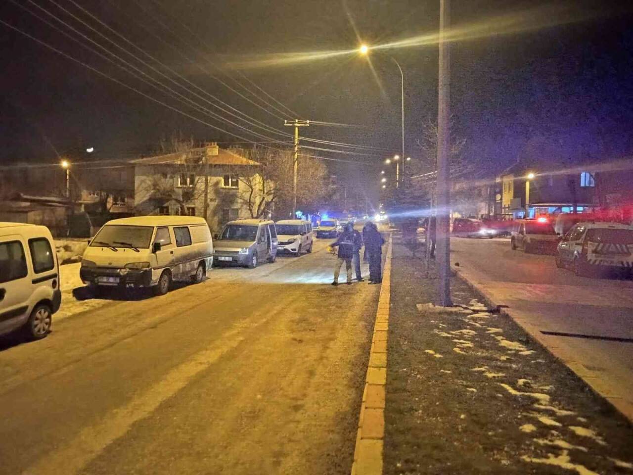 Eski karı koca çift silahlı saldırıda yaralandı