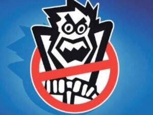 Çin'de Öğrenci Servisi Gölete Uçtu