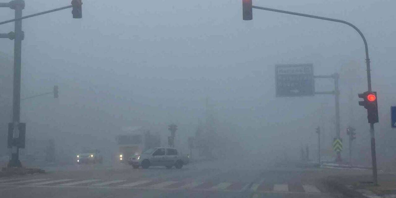 Kulu’da sis nedeniyle görüş mesafesi düştü