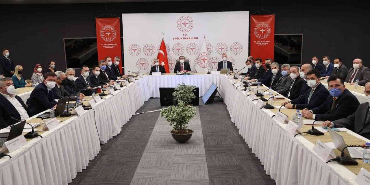 Bakan Koca: İstanbul’da yoğun bakımda tedavi edilen hastalarımızın yüzde 90’ı 60 yaş üzeridir