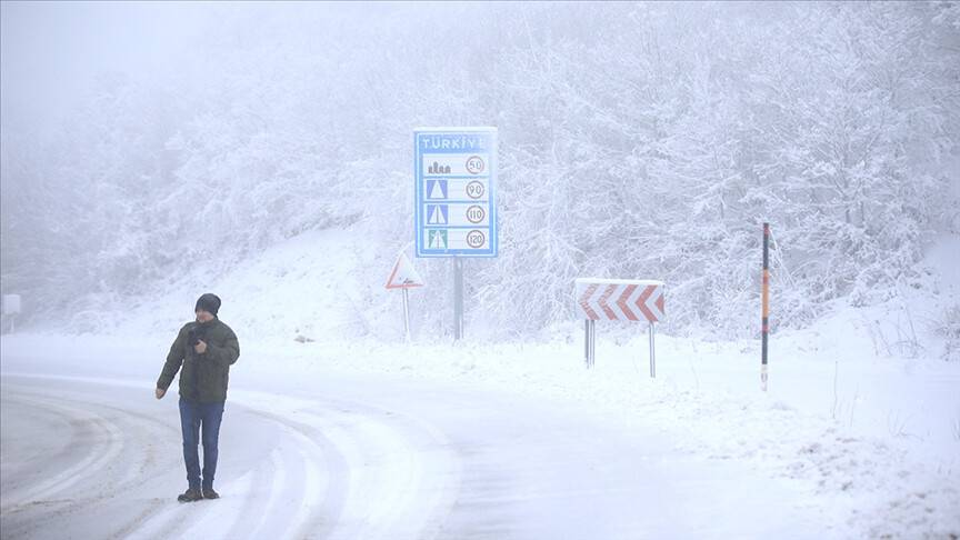 Balkanlar'dan gelen soğuk ve yağışlı hava sınır bölgelerde etkisini gösteriyor