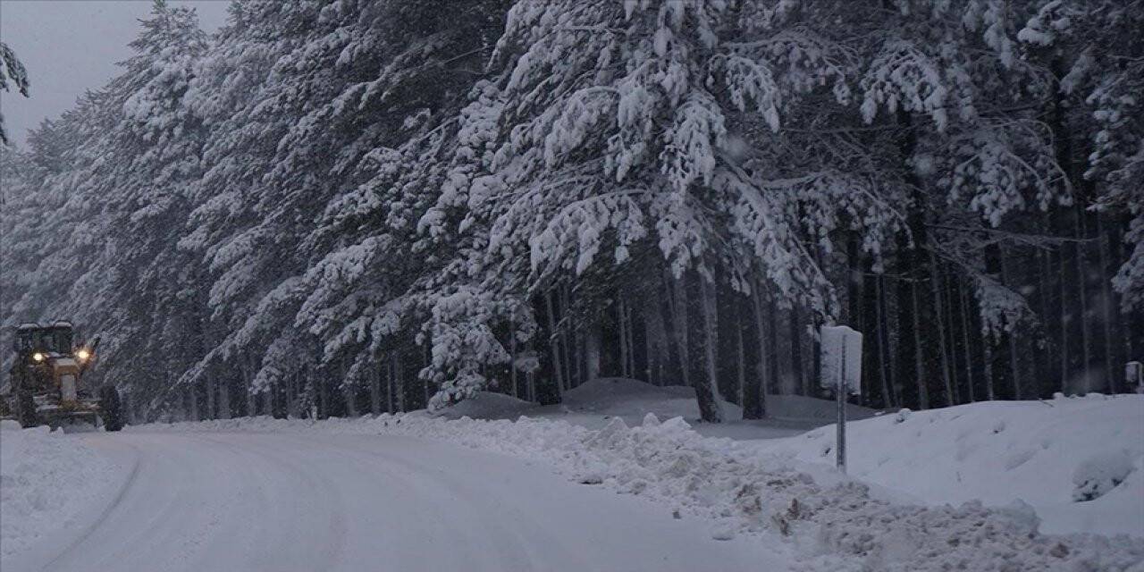 Kazdağları'nda tipi nedeniyle 17 askeri personel ile 4 belediye çalışanı mahsur kaldı