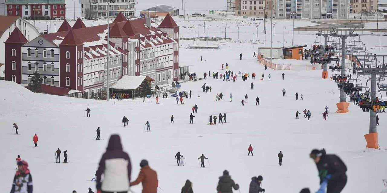 Sarıkamış Cıbıltepe Kayak Merkezi cıvıl cıvıl