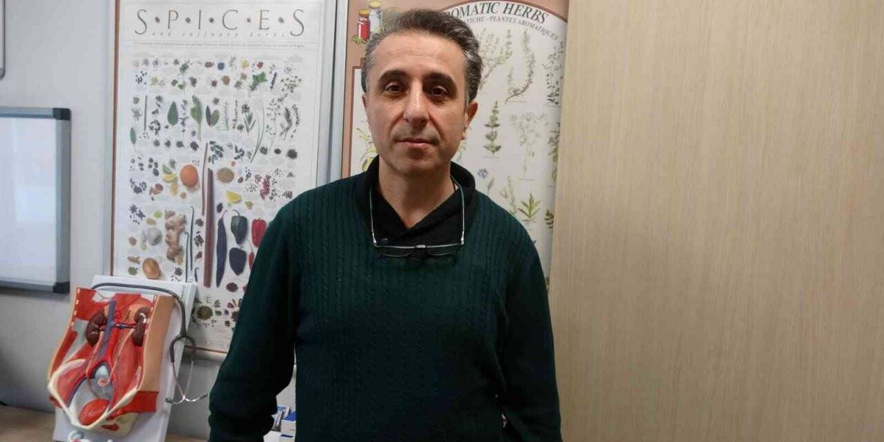 Çelik: "Covid-19 geçirenlerin hastalık sonrası böbrek fonksiyonlarını kontrol ettirmesi gerekiyor"